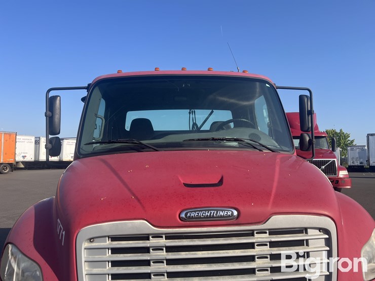2006-freightliner-m2-truck-tractor-image-10