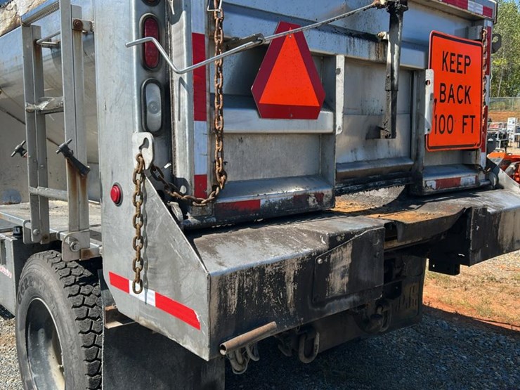 #1963-•-2010-dump-&-spreader-truck*-image-34
