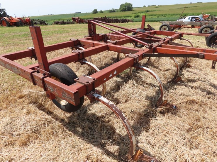 international-chisel-plow-image-3
