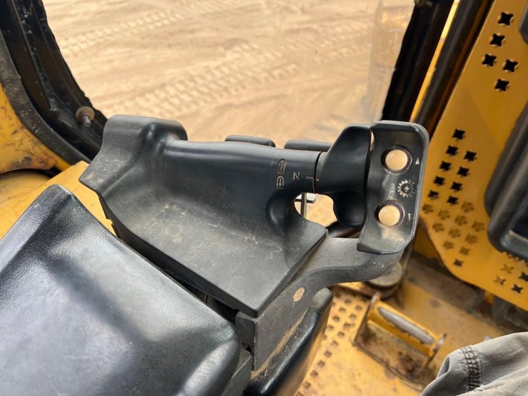 caterpillar-d5n-xl-image-36