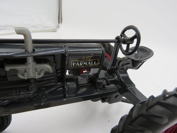 ertl-f-20-farmall-1/16-scale-image-5