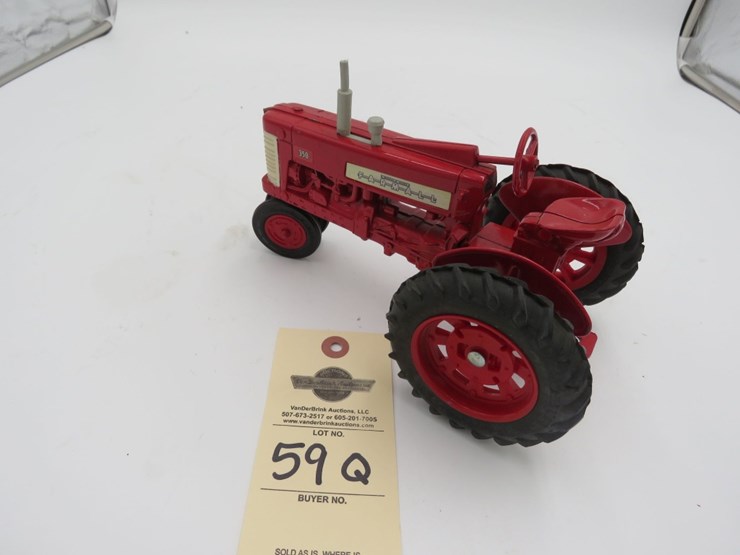 ertl-farmall-350-1/16th-scale-tractor-image-3