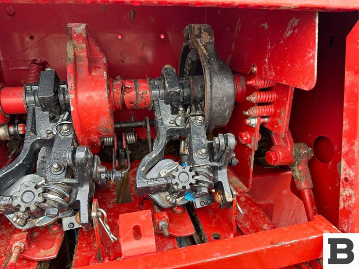 2008-new-holland-580-image-31