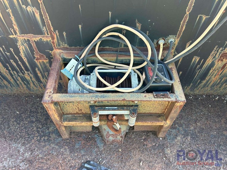 22ft-rollback-flatbed-body-with-winch-image-5