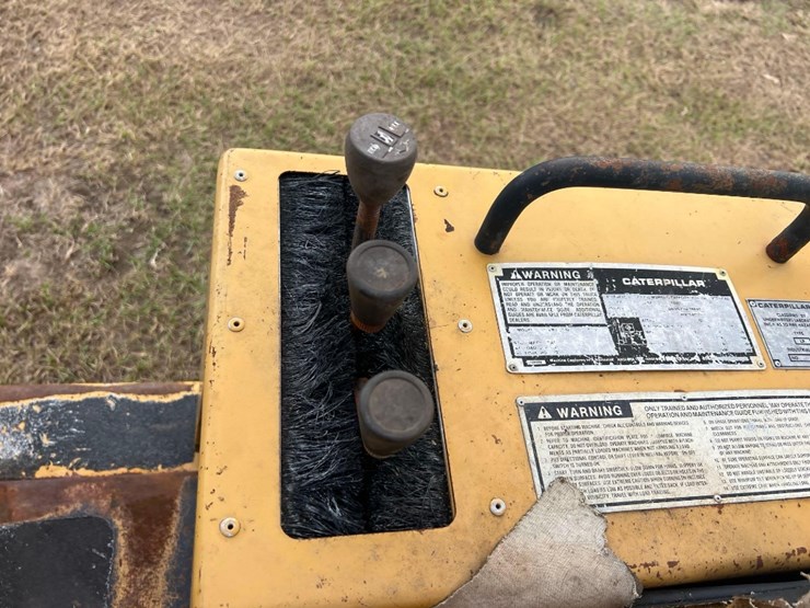caterpillar-t30d-warehouse-forklift-image-21
