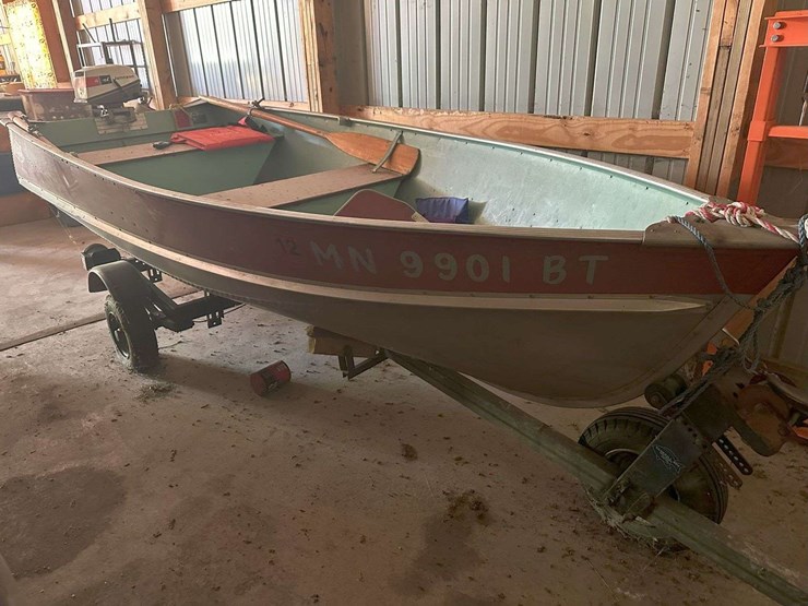 1972-lund-12'-boat,-aluminum,-johnson-4hp-motor-image-1