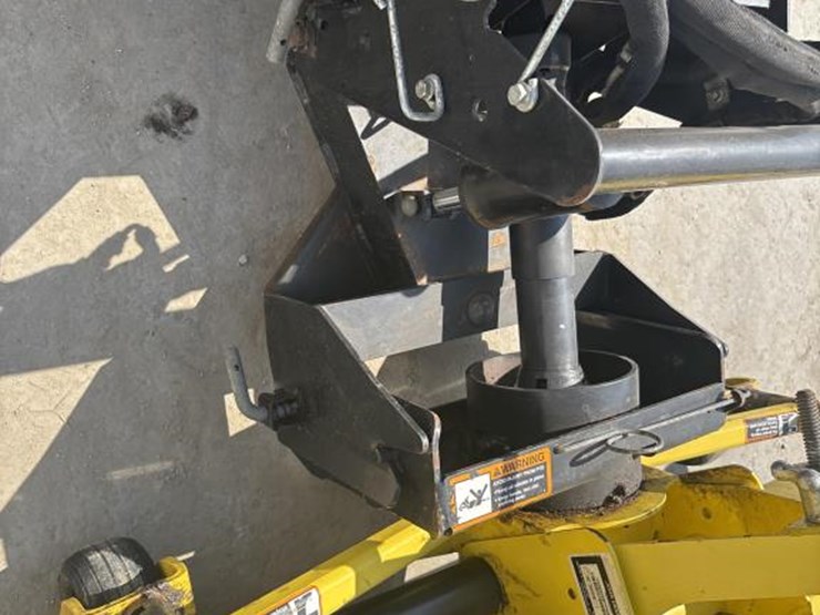 john-deere-1025-image-30