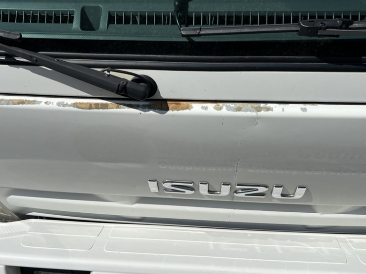 2013-isuzu-nrr-image-16