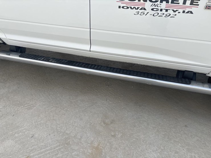 2017-dodge-ram-3500-image-13
