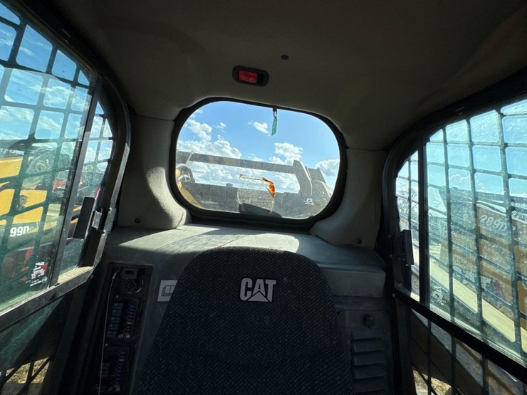 2019-caterpillar-299d2-image-27