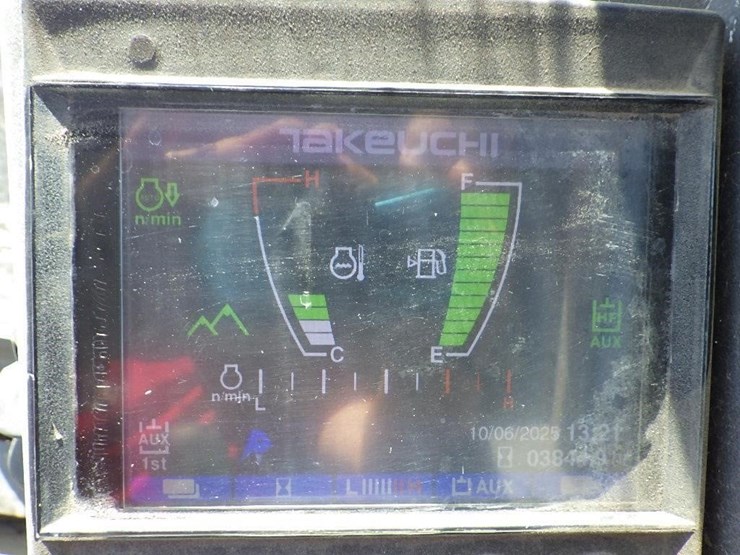 2017-takeuchi-tb290-image-44