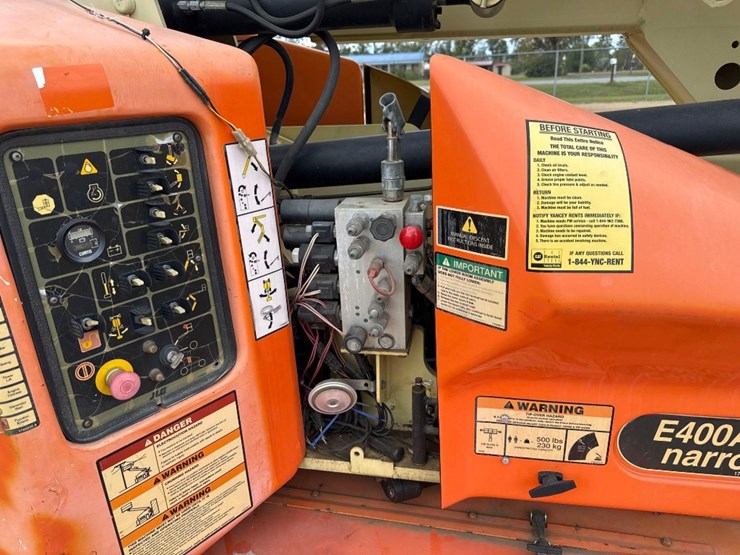 2007-jlg-e400ajp-image-16