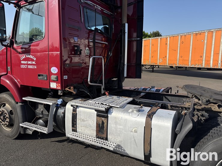 2016-volvo-vnm42t-truck-tractor-image-9