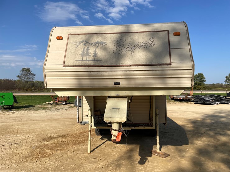 #1900-•-1989-companion-gooseneck-camper-(has-wi-title)-image-8