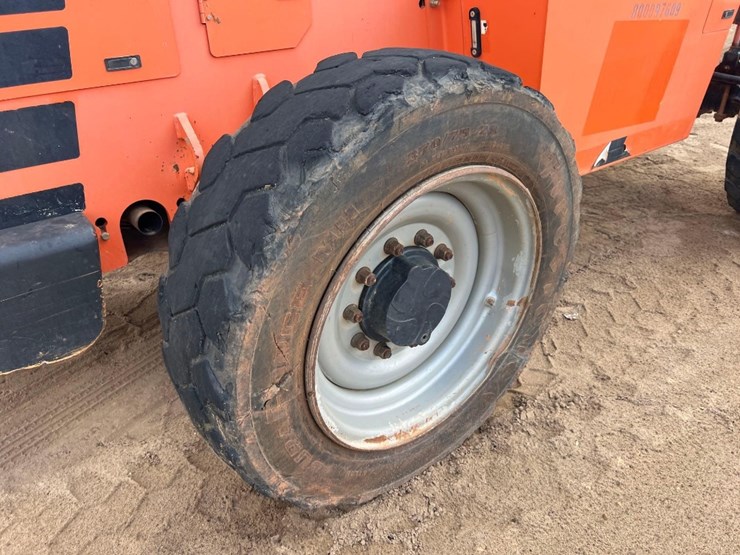 2016-jlg-6036-telescopic-forklift-image-12