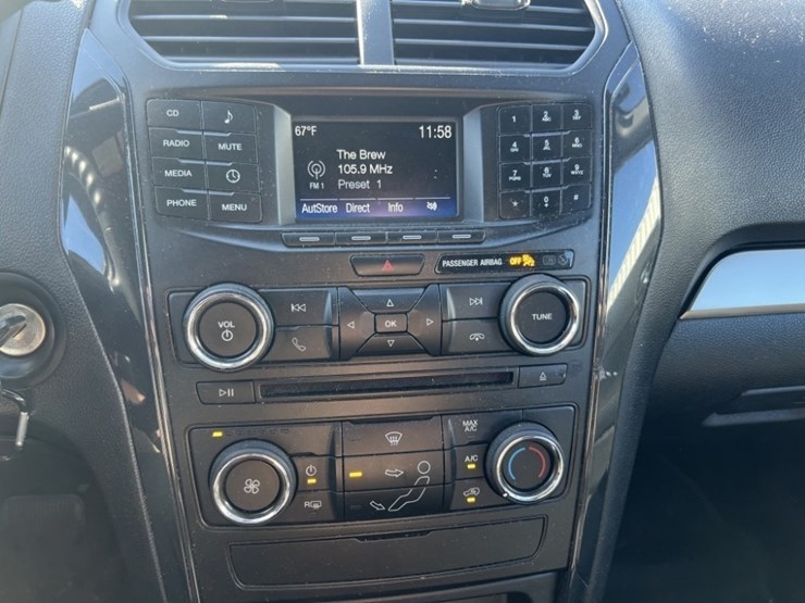 2017-ford-explorer-image-31