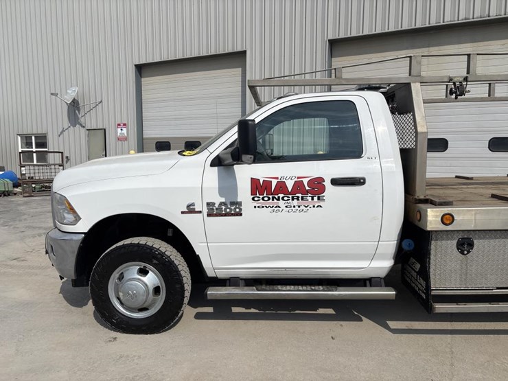 2016-dodge-ram-3500-image-8