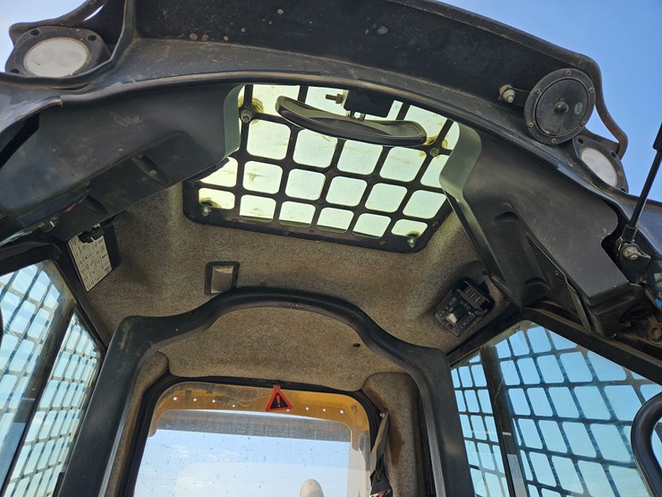 2018-deere-325g-image-8
