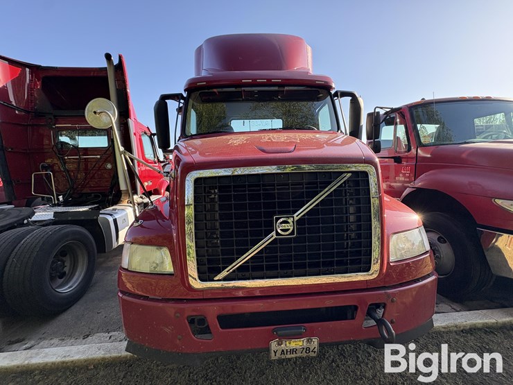 2015-volvo-vnm42t-truck-tractor-image-2