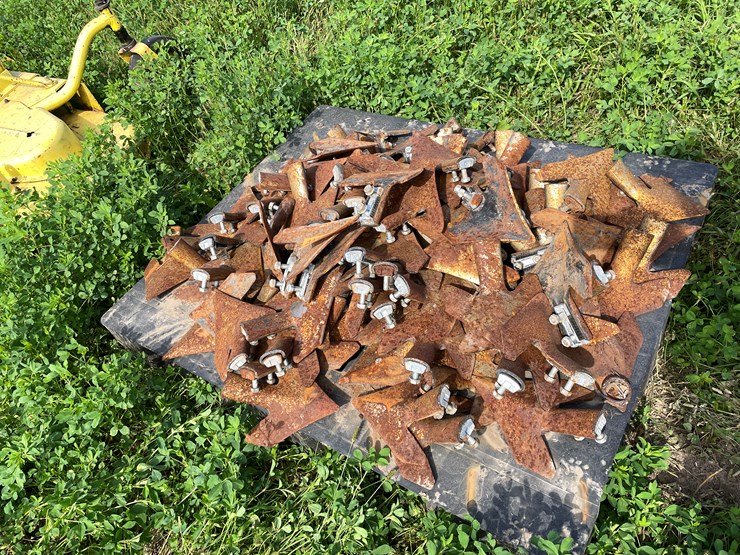 #4446-•-pallet-of-used-chisel-teeth-image-2