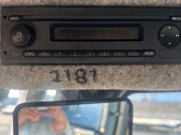 2017-deere-624kii-image-33