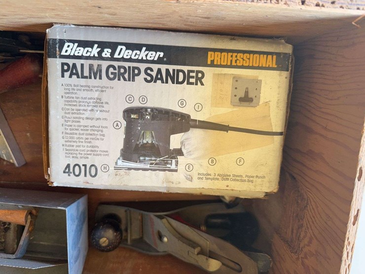 woodworking/drywall-tools,-palm-sander,-planes---in-wooden-box-image-6