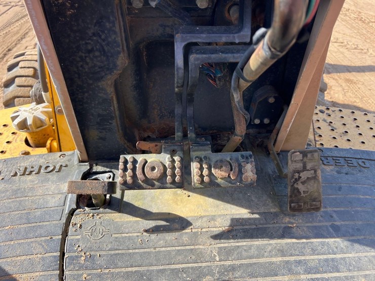 john-deere-310d-image-40