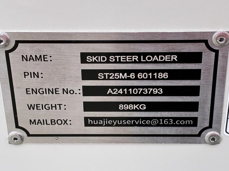 2024-bttl-st25m-6-skid-steer-track-loader-image-12