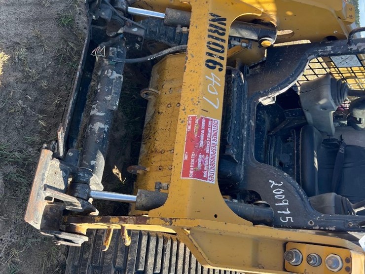 2017-caterpillar-249d-image-7