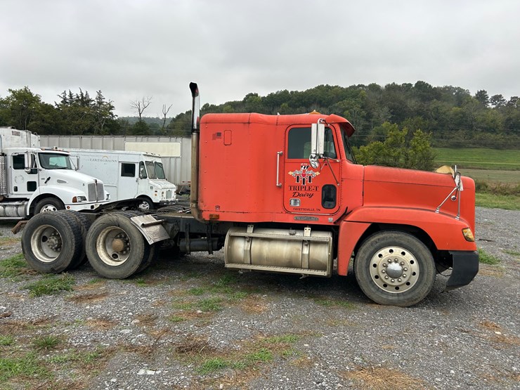 1995-freightliner-fld120-image-1