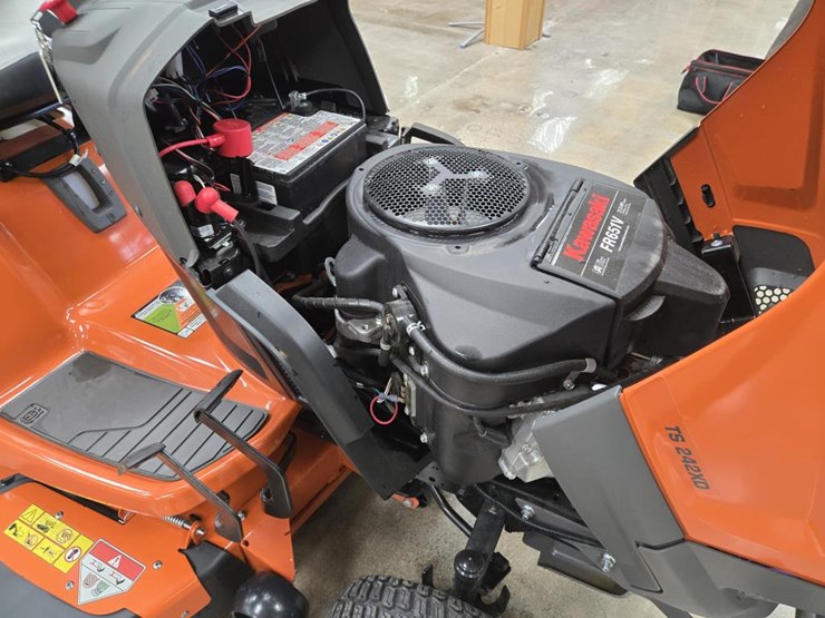 #1783-•-husqvarna-ts-242xd-lawn-mower-image-14