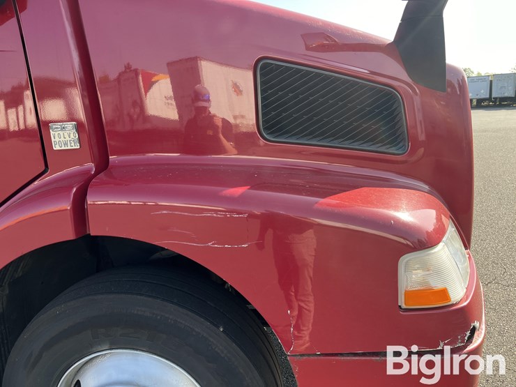 2016-volvo-truck-tractor-image-12