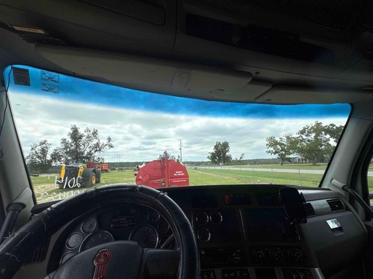 2014-kenworth-t680-image-25