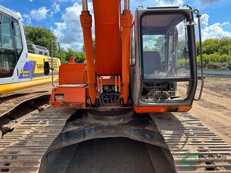 hitachi-ex200-lc-image-2