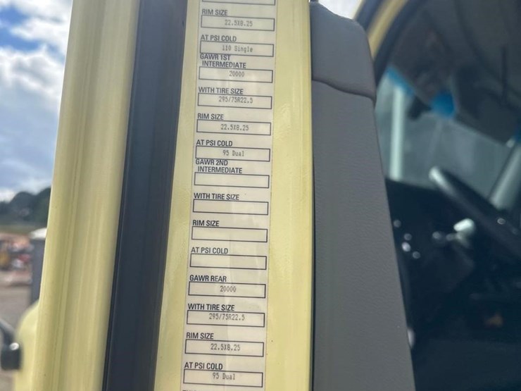 2019-kenworth-t680-image-21