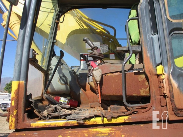 2014-komatsu-pc390-lc-10-image-8
