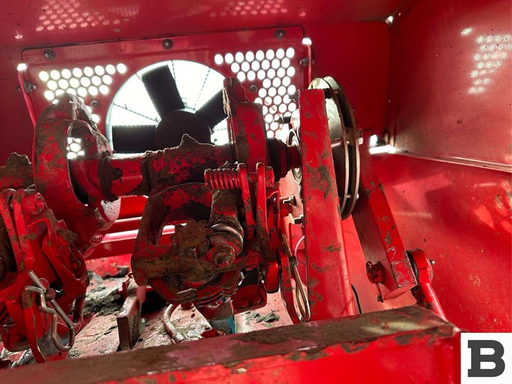 2016-massey-ferguson-1842-image-36