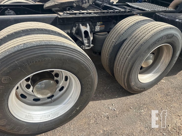 2019-kenworth-t680-image-15