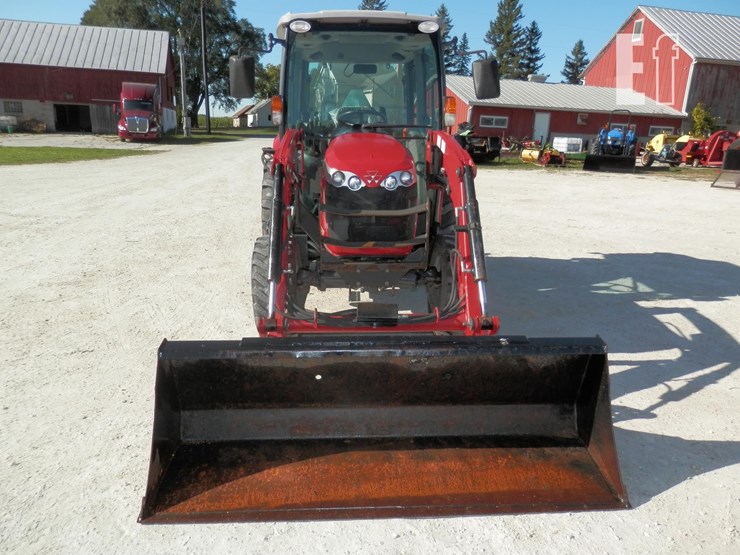2019-massey-ferguson-1735m-image-4