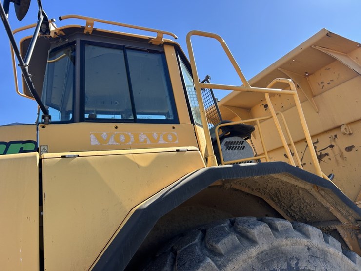 2004-volvo-a40d-image-11