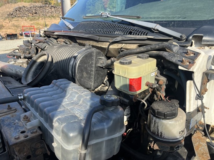 2005-gmc-5500-image-34