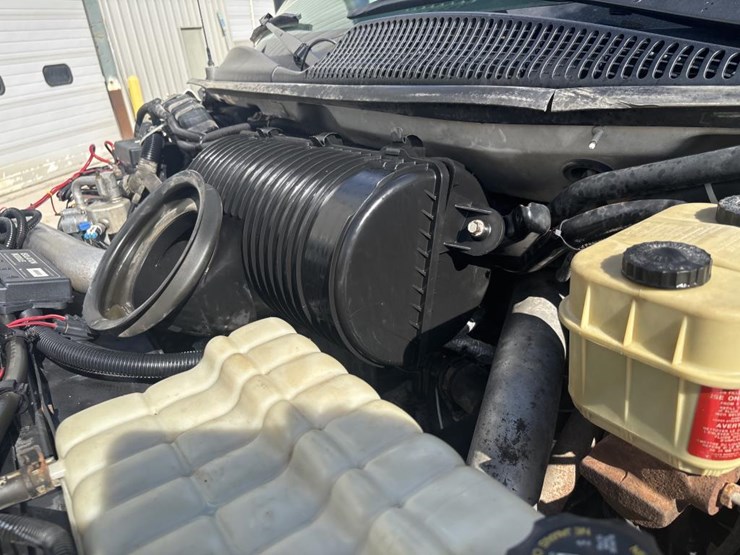 #5081-•-2005-gmc-c4500-4x4-single-axle-dump-truck-image-22