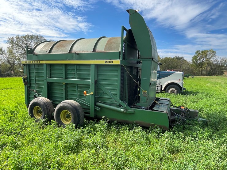 john-deere-200-image-4