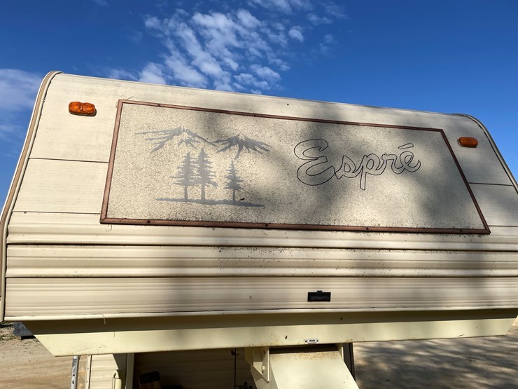 #1900-•-1989-companion-gooseneck-camper-(has-wi-title)-image-15