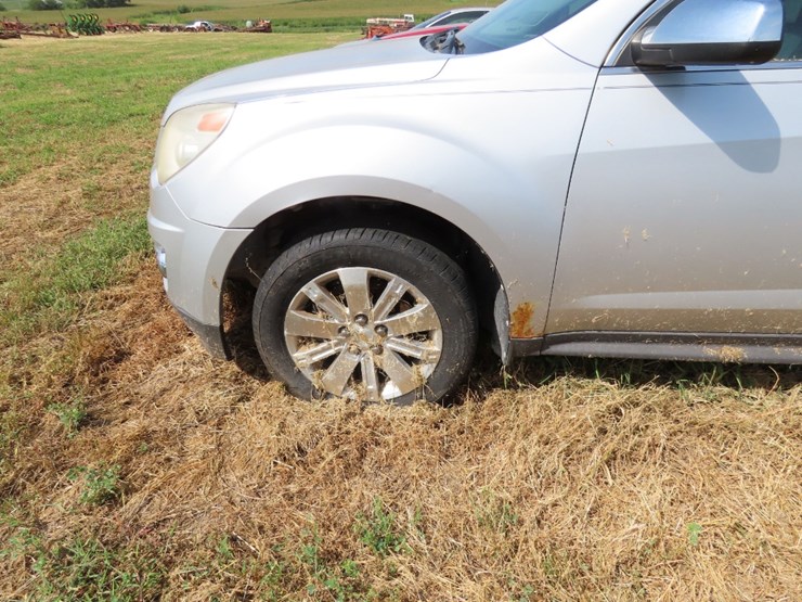 2010-chevrolet-quinox-4dr-image-3