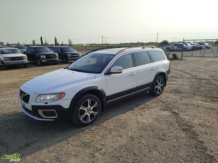 2013-volvo-xc70-image-1