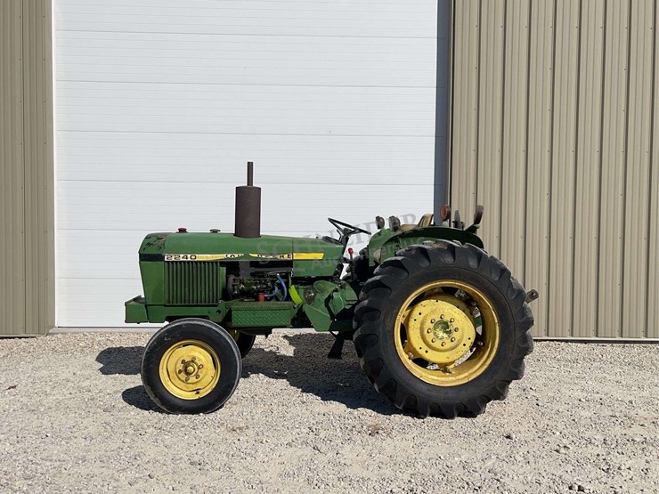 john-deere-2240-image-36