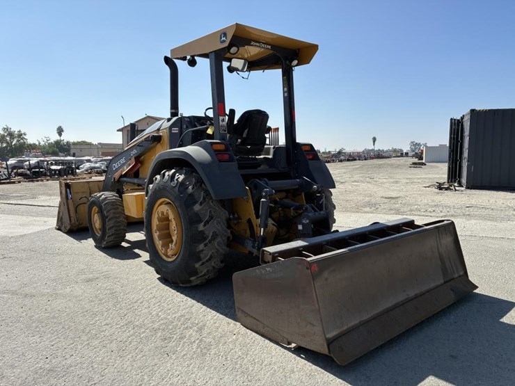 2015-deere-210l-image-4