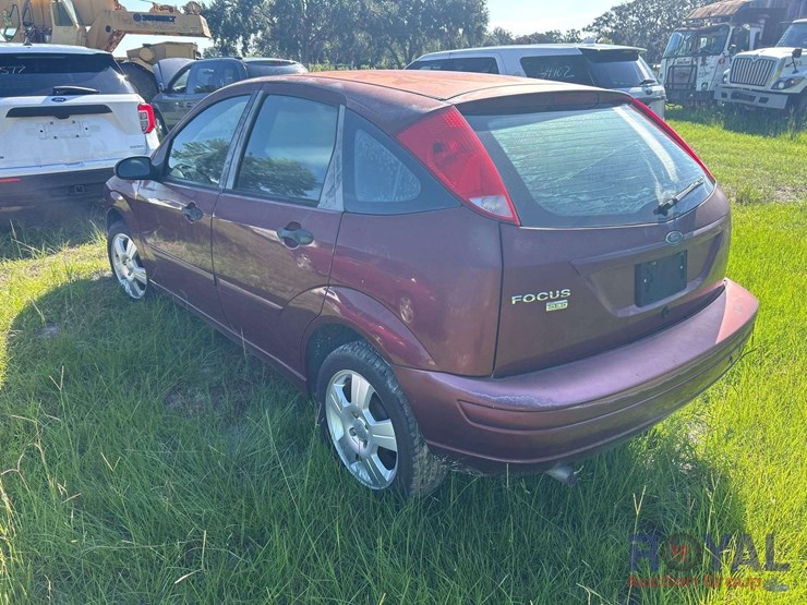 2007-ford-focus-hatchback-image-4