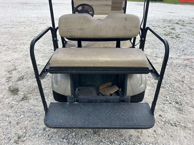 ez-go-electric-golf-cart-image-7